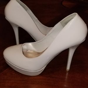 Nude Pumps